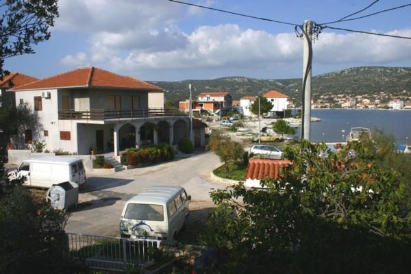 Apartments Ivan Orlic Винишче Экстерьер фото